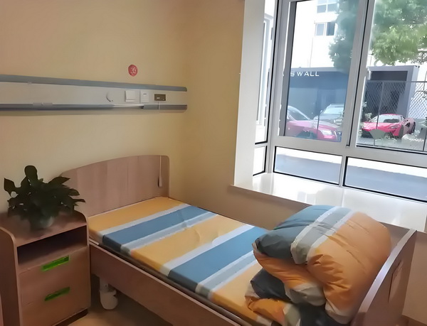 记者：阿代米赛后在更衣室和大家说了很抱歉，他很难过